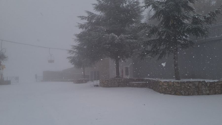 فيديو وصور | الثلوج تكسو جبل الشيخ والحرارة 2 تحت الصفر